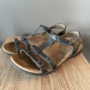 Taos Trophy 2 sandals size 7 black
